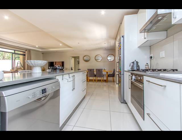2 BEDROOM APARTMENT TO LET IN ROSEBANK